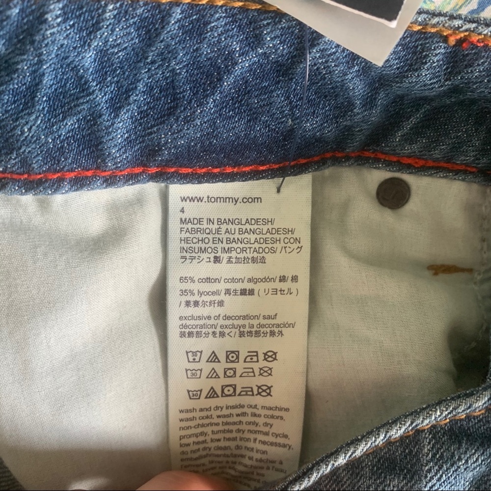 NWT Tommy Hilfiger relax med wash jeans. Size 4 - Picture 11 of 14